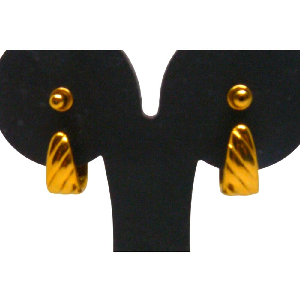Vintage Monet Gold Tone White Enamel Ribbed Hoop Women's Earrings Signed 1" - Picture 2 of 6